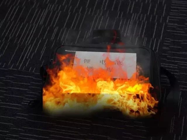 鋰電池堆積具有危險(xiǎn)隱患，對其使用回收設(shè)備處理刻不容緩